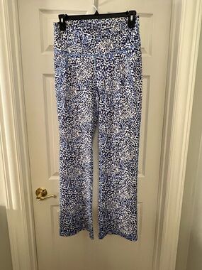 Lilly Pulitzer Luxletic flare leg with pockets